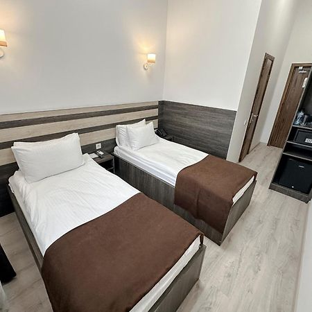 Hotel Infinity Plaza Block 1 Atyraū Esterno foto