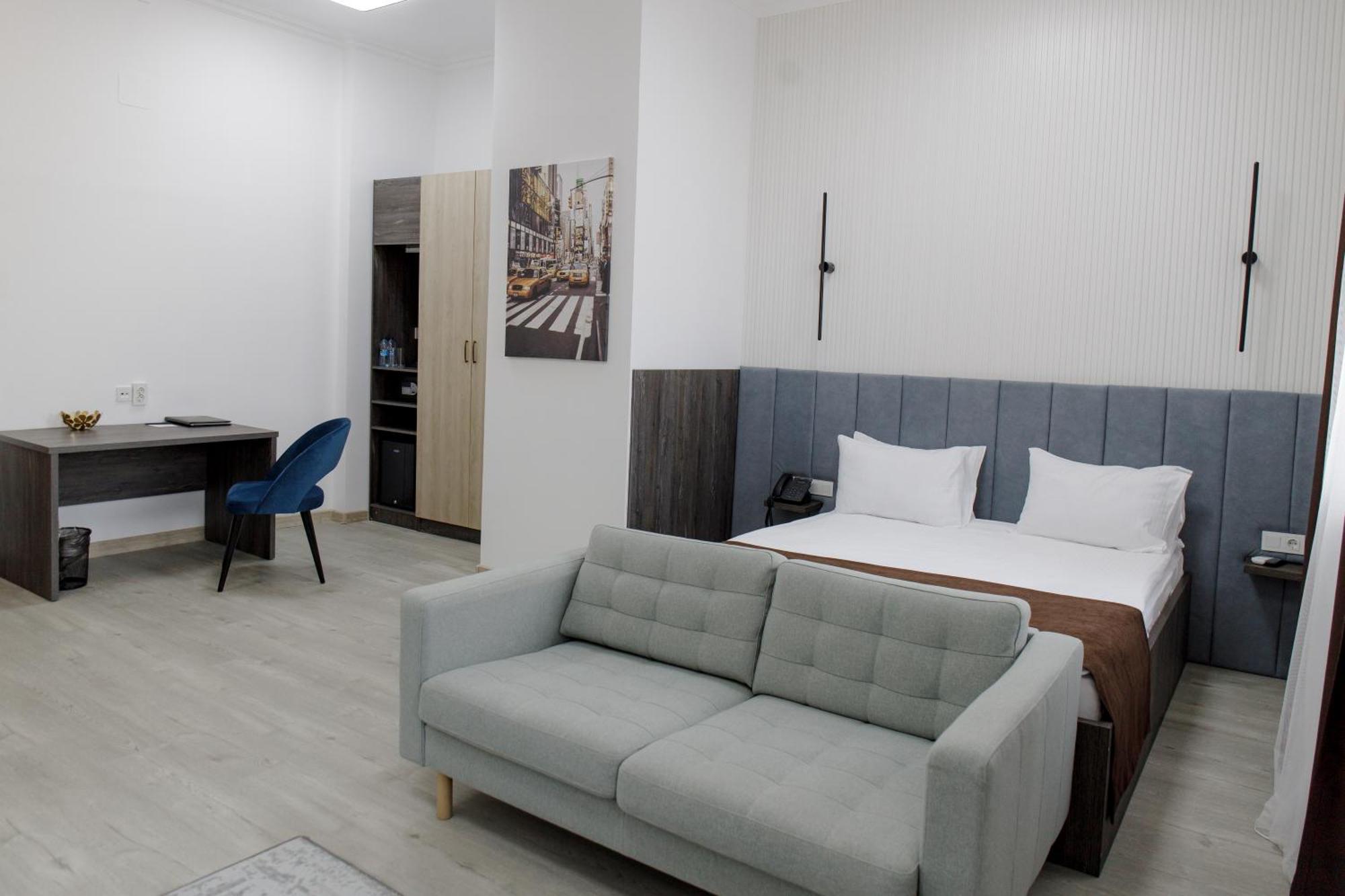 Hotel Infinity Plaza Block 1 Atyraū Esterno foto