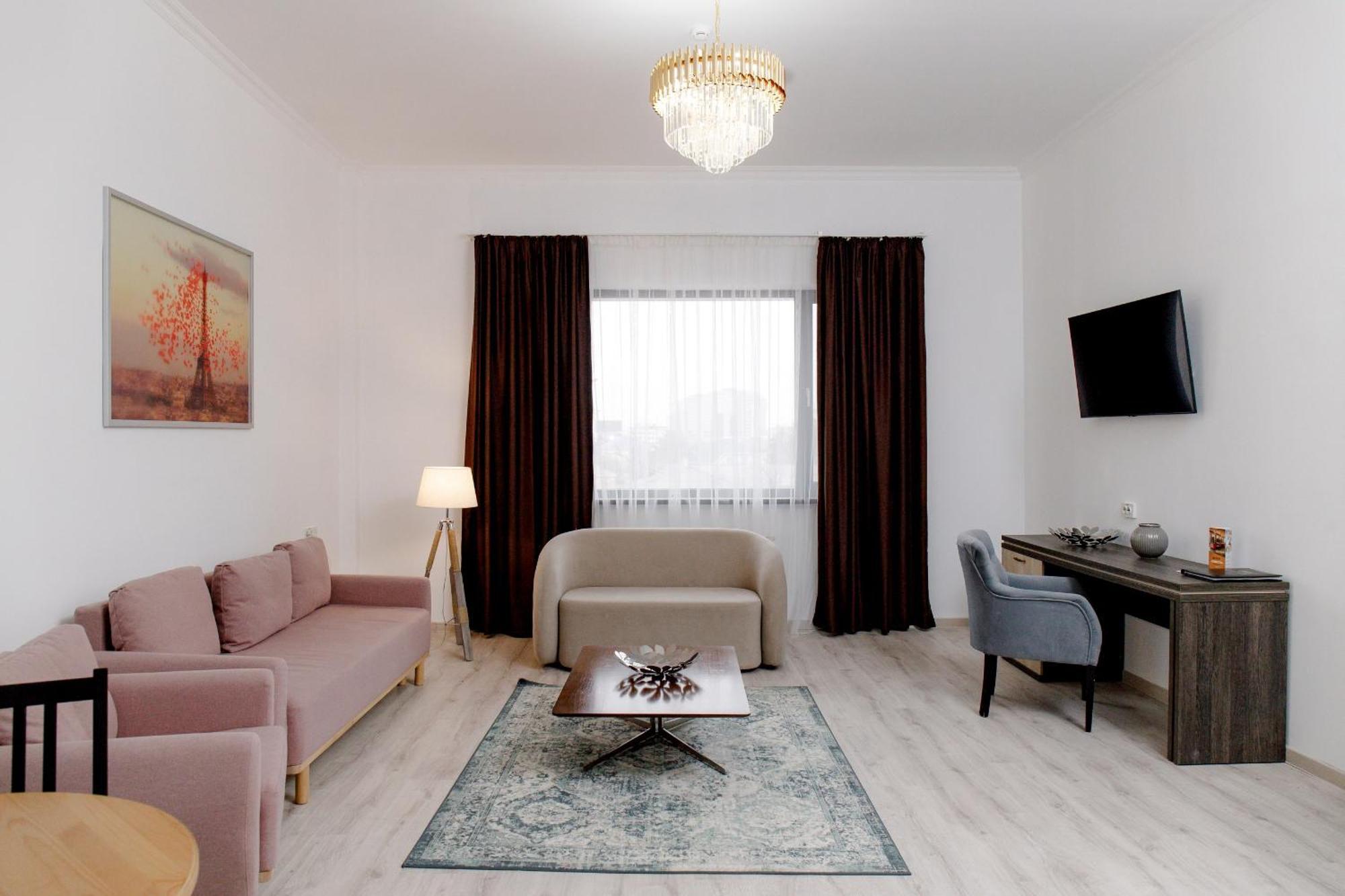 Hotel Infinity Plaza Block 1 Atyraū Esterno foto