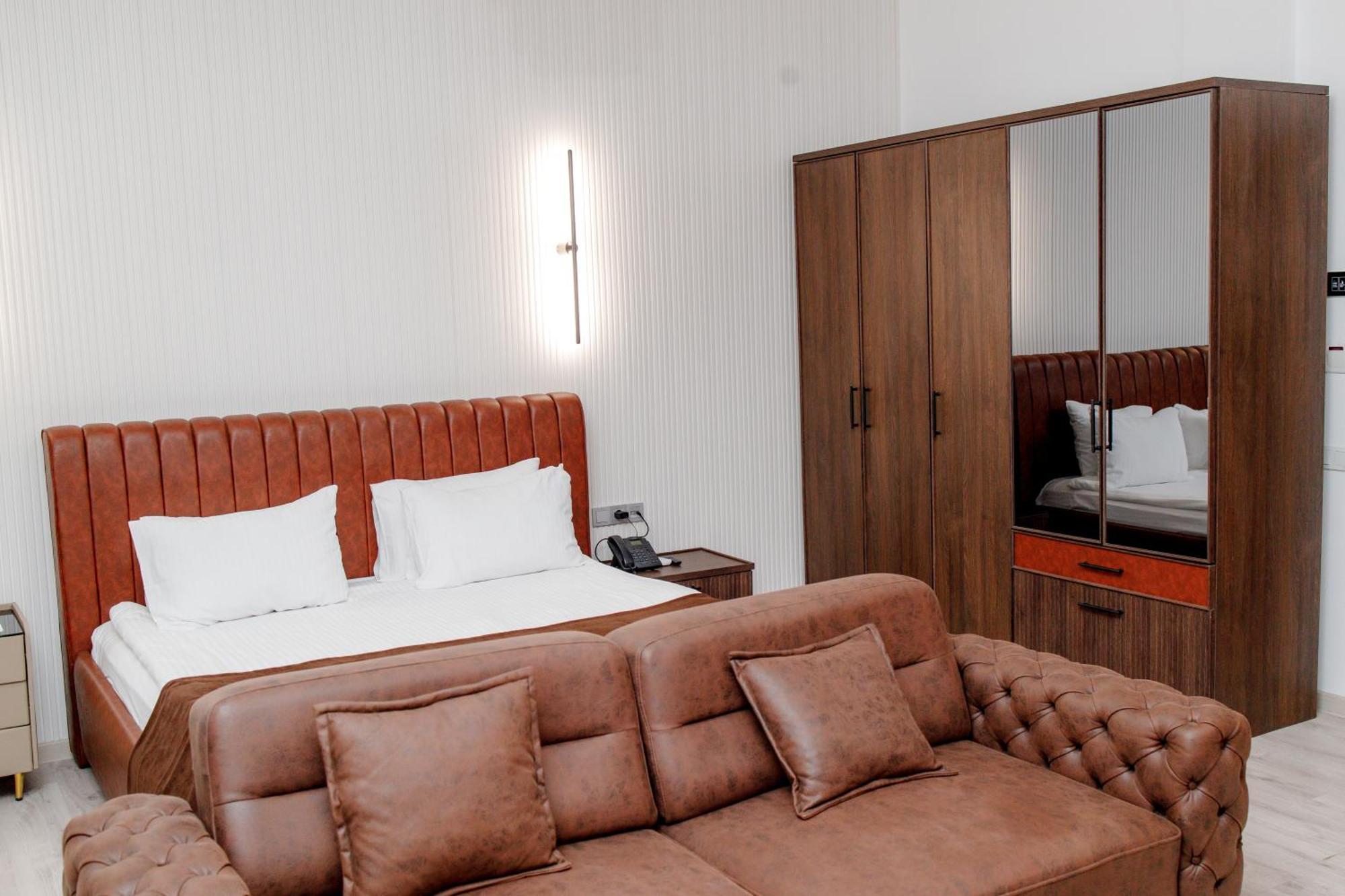Hotel Infinity Plaza Block 1 Atyraū Esterno foto