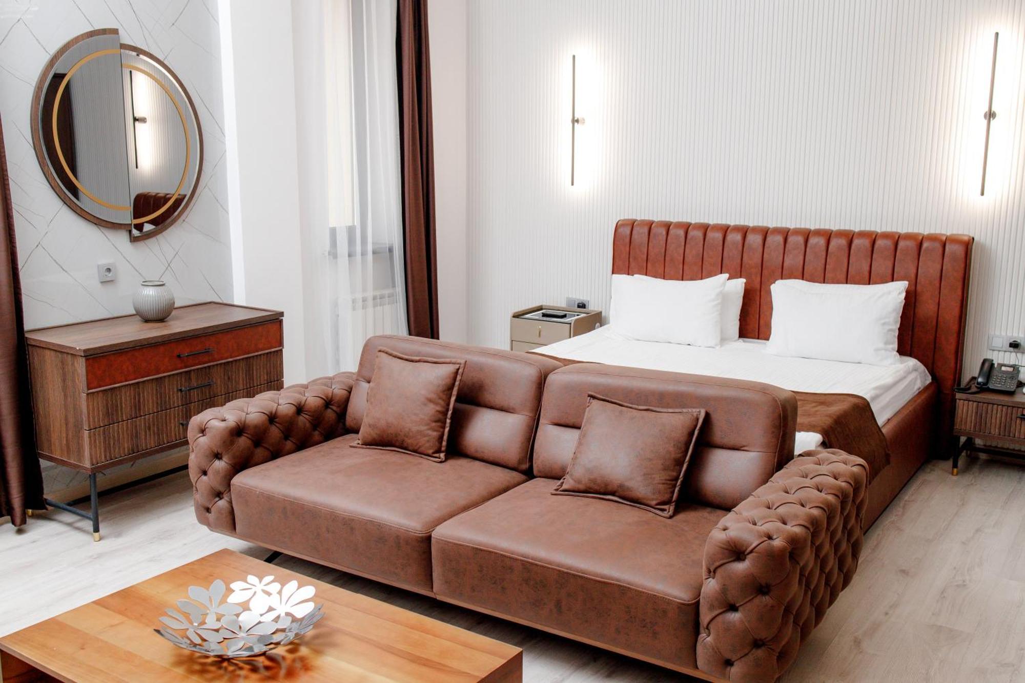 Hotel Infinity Plaza Block 1 Atyraū Esterno foto