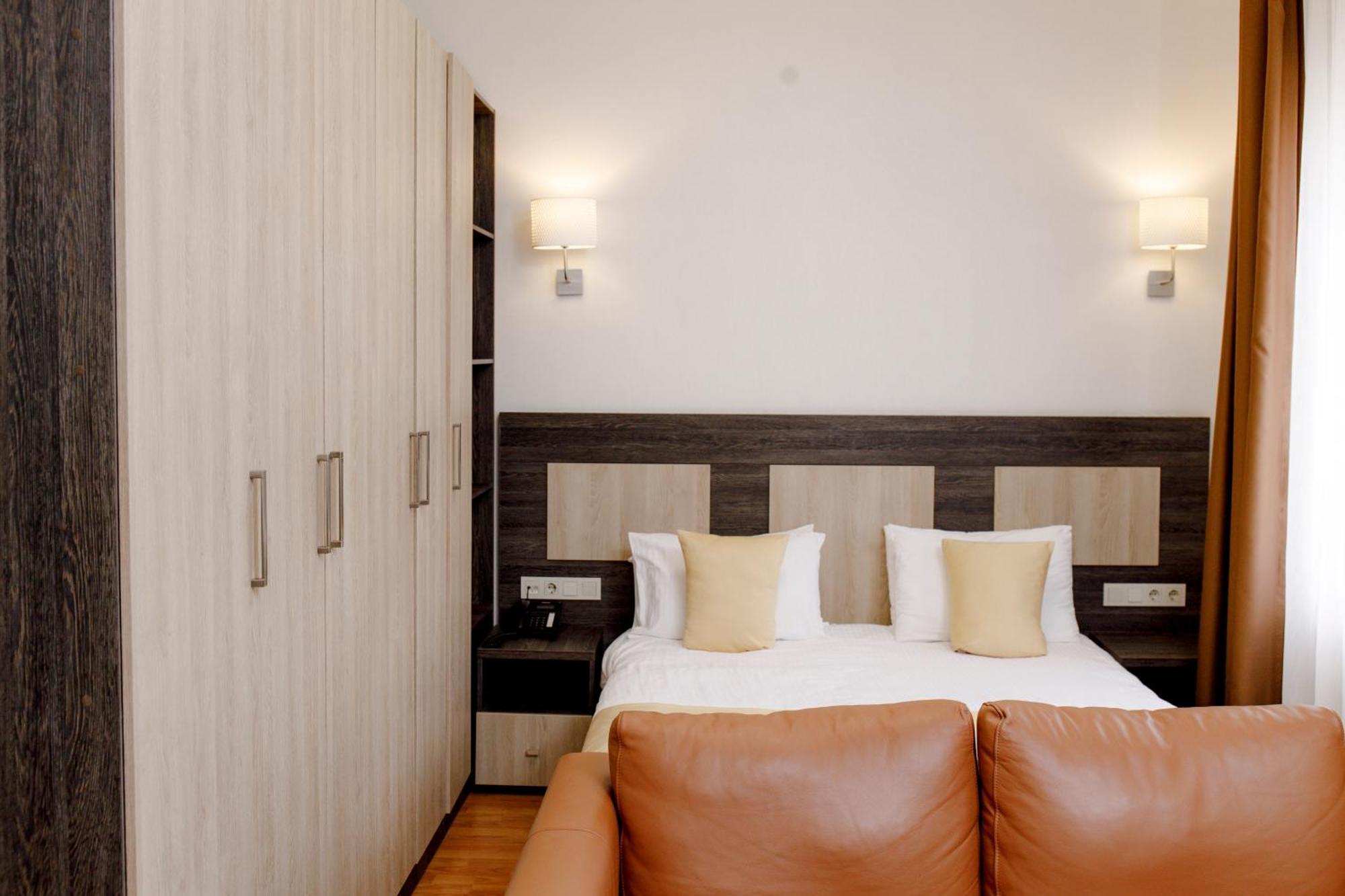 Hotel Infinity Plaza Block 1 Atyraū Esterno foto
