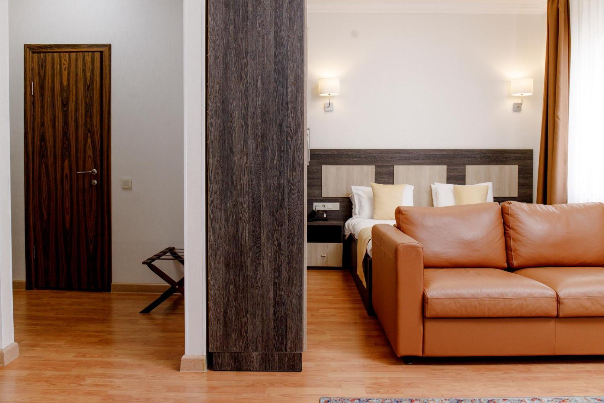 Hotel Infinity Plaza Block 1 Atyraū Esterno foto